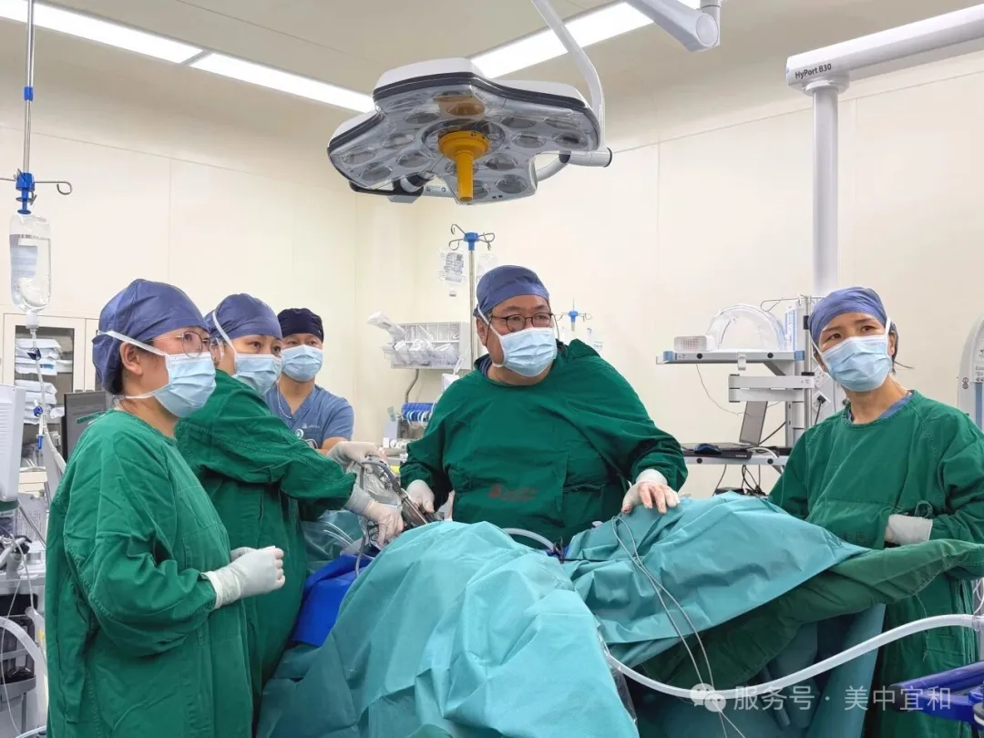 Single-port laparoscopic myomectomy surgery at AMCARE Beijing